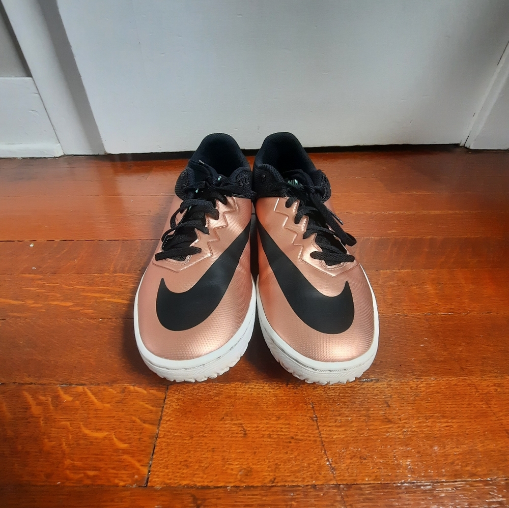 EUC Nike Soccer Shoes